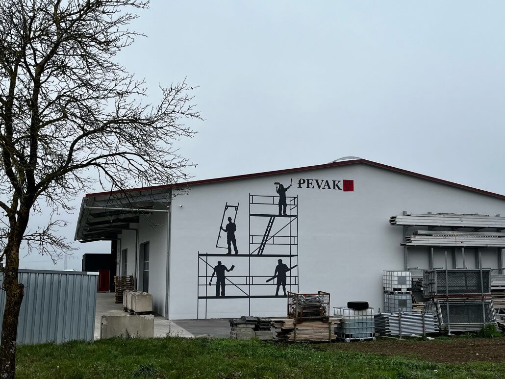 Schattenwand Pevak gemalte Silhouette Gerüst - Schattenwand - Pevak Firmensitz in Nordenberg